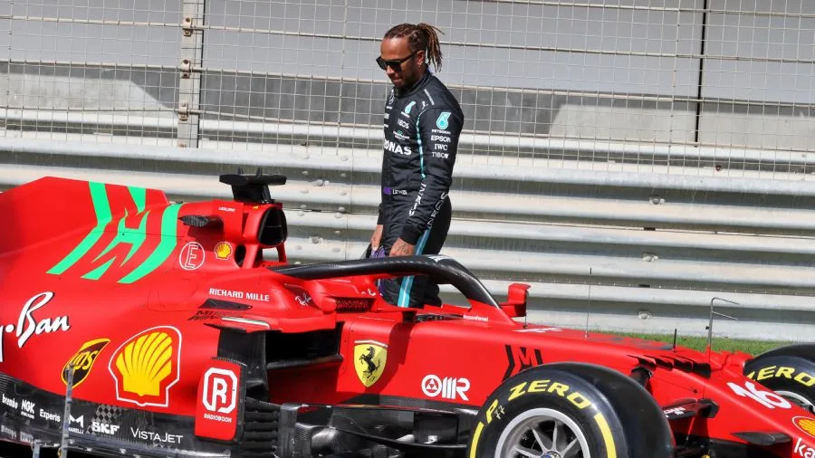 Lewis Hamilton para a Ferrari