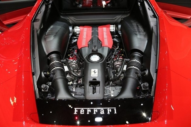 Ferrari cria motor invertido