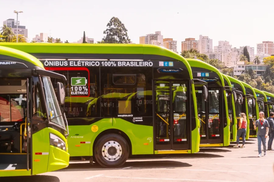 Ônibus elétrico de São Paulo emperra