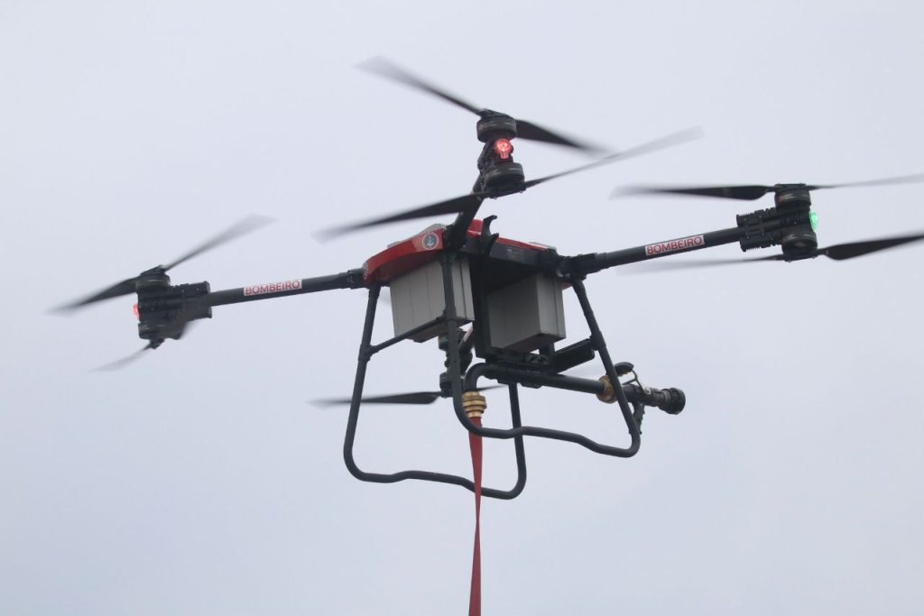 Drone bombeiro: o futuro dos salvamentos em rodovias. Veja vídeo