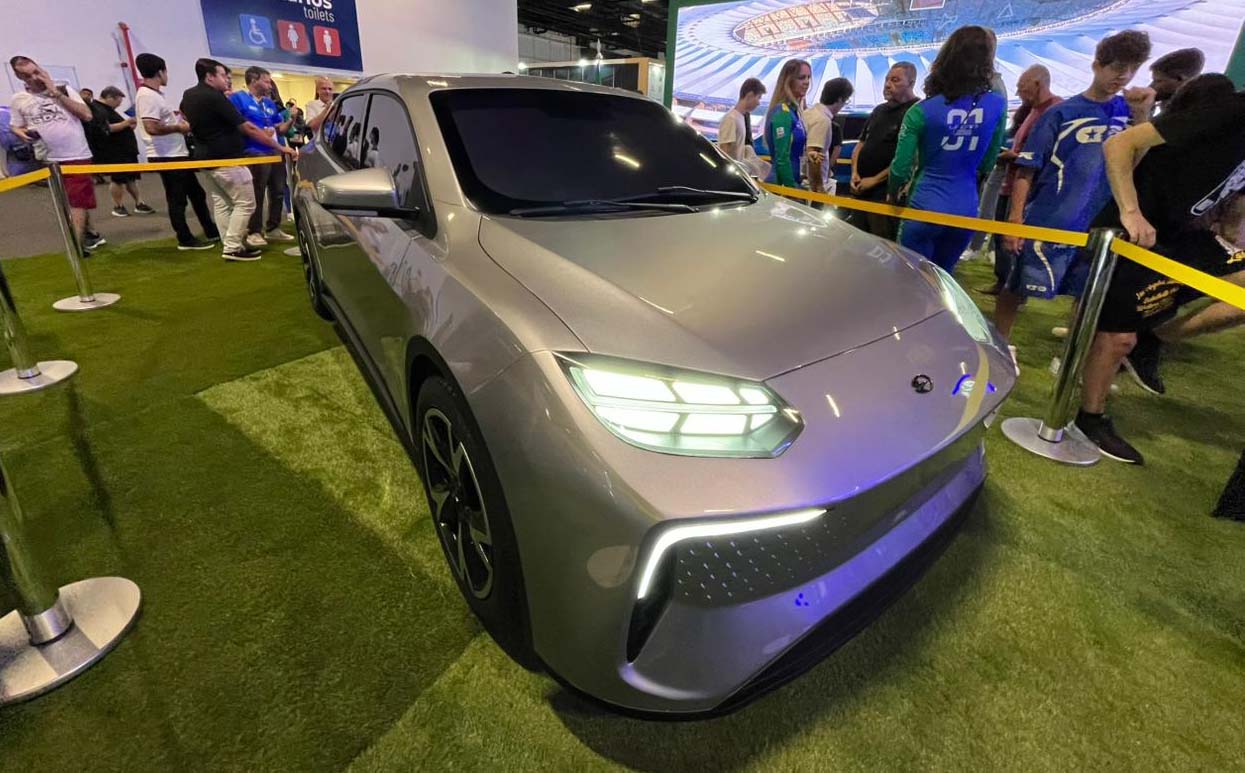 Lecar diz que vai mudar estratégia em busca do seu carro. Sai carro nacional dali?