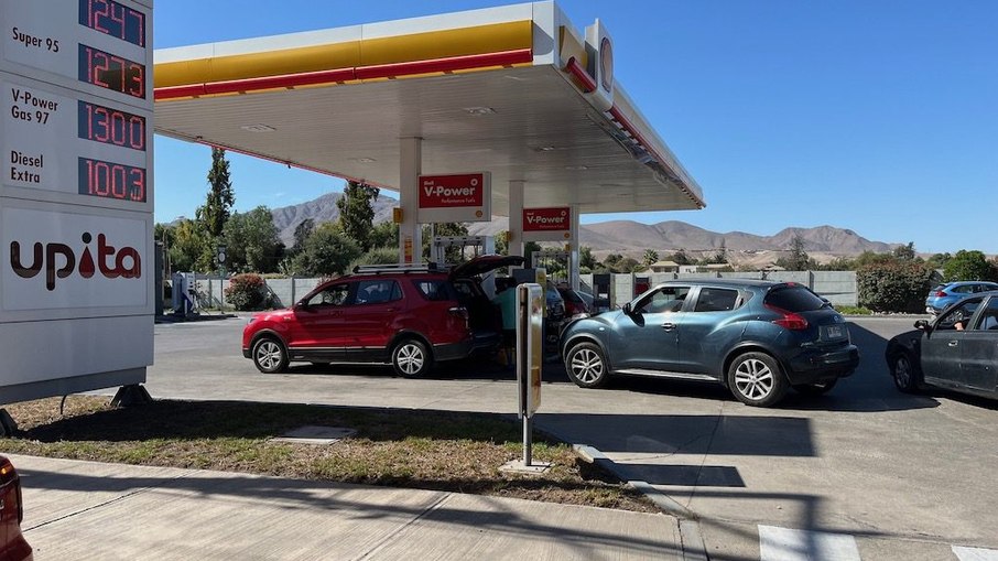 Preço da gasolina e diesel disparam no Chile e postos ficam lotados